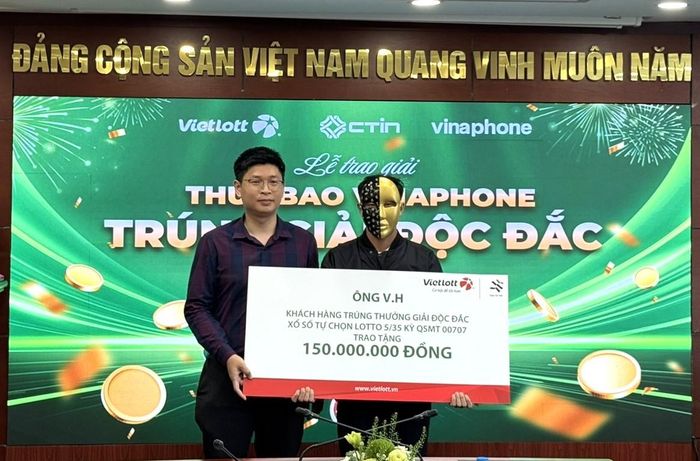 Ông V.H trao tặng 150 triệu cho Quỹ Tâm Tài Việt