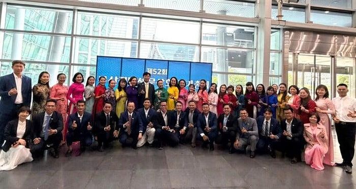  Đoàn Việt Nam tham dự Đại hội. 