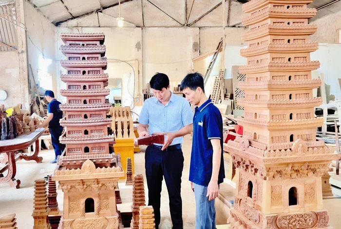 Năm 2024, bộ sản phẩm tháp trầm hương gốm gỗ Hải Âu và biểu tượng Tháp men gốm Chùa trò do nghệ nhân Kiều Đức Thưởng là tác giả nghiên cứu phục dựng đã được cấp chứng nhận Bảo vật tinh hoa làng nghề Việt Nam.
