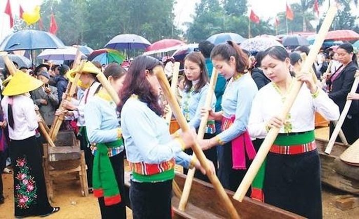 Nhiều bộ nhạc cụ truyền thống, trang phục dân tộc, công cụ lao động và sinh hoạt đặc trưng được sưu tầm, lưu giữ và phục dựng