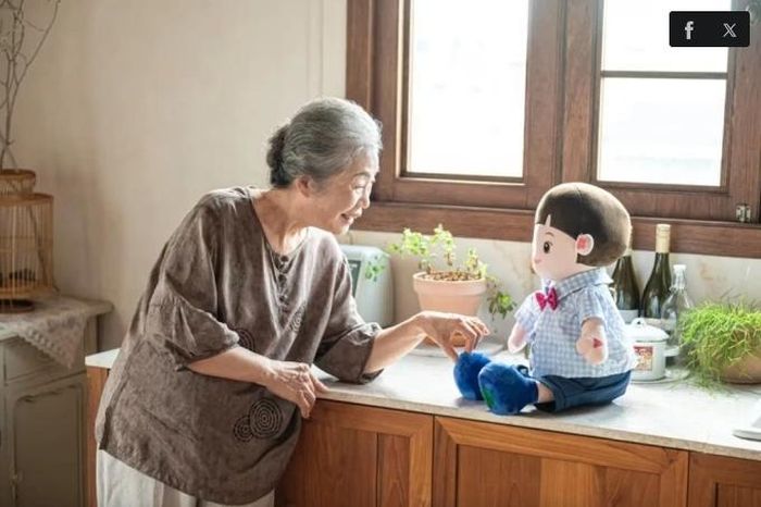 Cần tạo cho người cao tuổi những vai trò phù hợp trong gia đình như chăm sóc cây cảnh, chuẩn bị bữa ăn, kể chuyện cho cháu hoặc tham gia đóng góp ý kiến trong các công việc chung. Ảnh minh họa