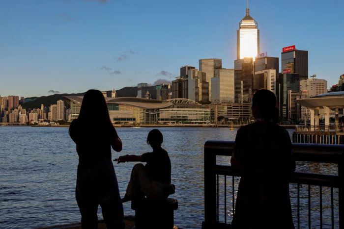 Giới trẻ Hong Kong không còn coi công việc ổn định và làm việc cả đời là mục tiêu duy nhất của cuộc sống. Thay vào đó, họ chú trọng hơn đến tự do và chất lượng cuộc sống. Ảnh: Reuters