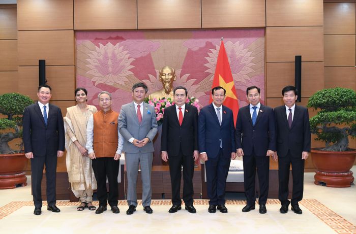 Chủ tịch Quốc hội Trần Thanh Mẫn với các đại biểu tại cuộc tiếp