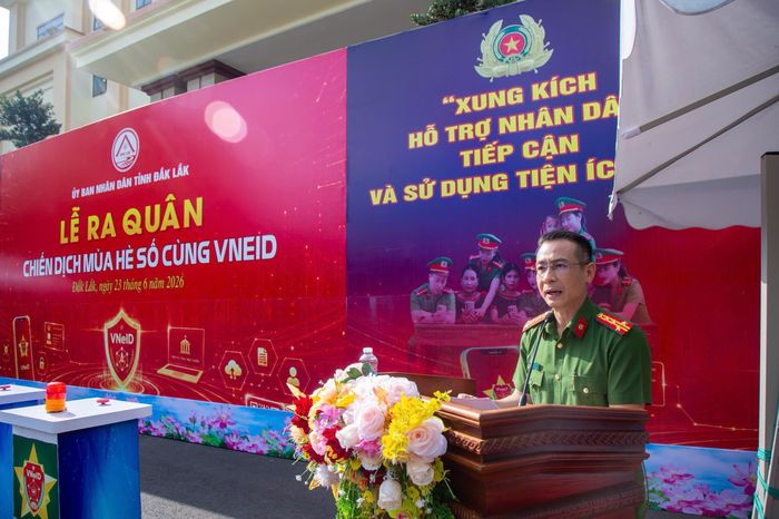 Phó Giám đốc Công an tỉnh, Đại tá Trần Bình Hưng phát biểu