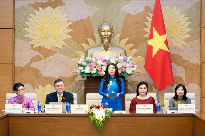 Phó Chủ nhiệm Văn phòng Quốc hội Lê Thu Hà phát biểu. Ảnh: Phạm Thắng