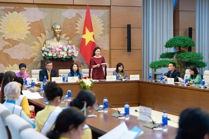 Chủ tịch Miss Multicultural World 2026 Phan Kim Oanh phát biểu. Ảnh: Phạm Thắng