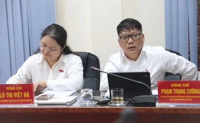 Thành viên Đoàn khảo sát trao đổi tại buổi làm việc