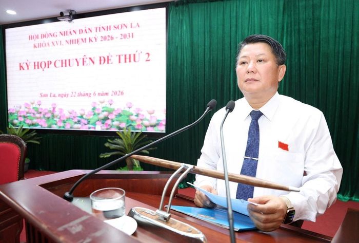 Phó Bí thư Thường trực tỉnh ủy, Chủ tịch HĐND tỉnh Lò Minh Hùng phát biểu tại kỳ họp