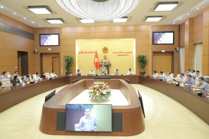 Quang cảnh phiên họp