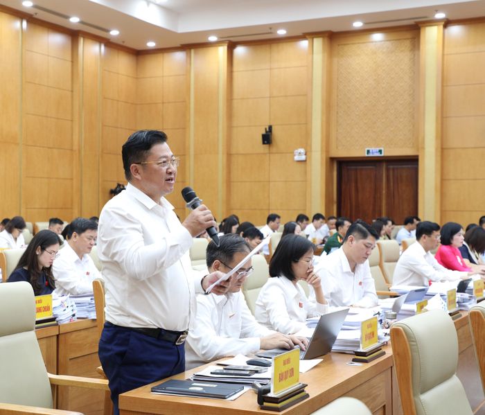 Đại biểu Bàn Quý Sơn chất vấn lãnh đạo Sở Tài chính