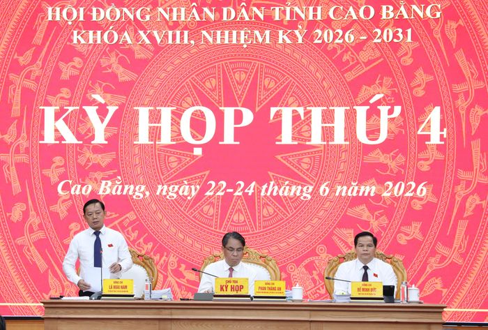 Chủ tọa điều hành phiên chất vấn và trả lời chất vấn tại kỳ họp