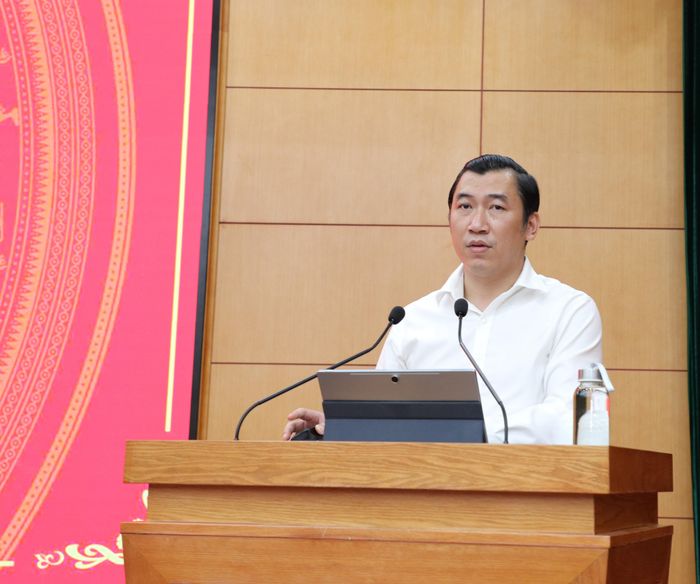 Giám đốc Sở Tài chính Lưu Công Hữu trả lời chất vấn tại kỳ họp