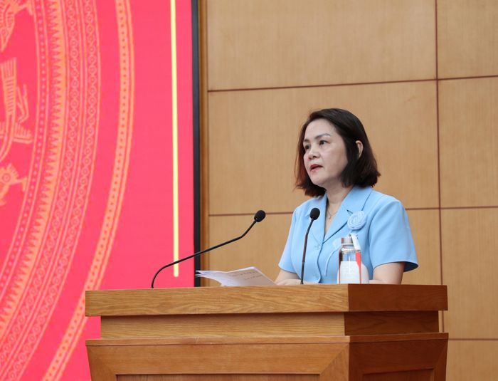 Giám đốc Sở Giáo dục và Đào tạo Nguyễn Ngọc Thư trả lời chất vấn của đại biểu