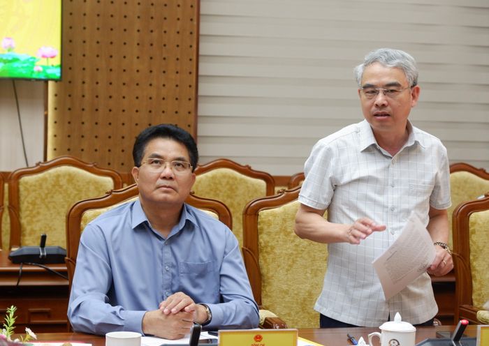 Giám đốc Sở Giáo dục và Đào tạo Hưng Yên Phạm Đồng Thụy làm rõ một số vấn đề Đoàn khảo sát quan tâm về bảo vệ trẻ em trên môi trường mạng