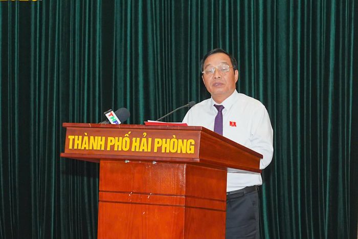 Phó Bí thư Thành ủy, Chủ tịch HĐND thành phố Lê Văn Hiệu phát biểu bế mạc kỳ họp. Ảnh: Đàm Thanh
