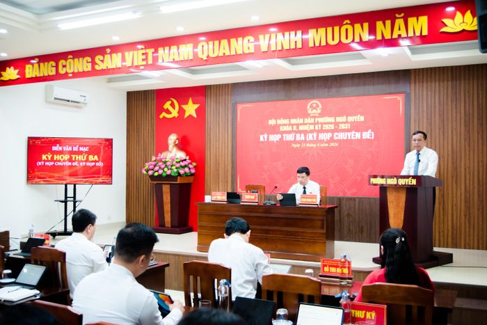 Bí thư Đảng ủy, Chủ tịch HĐND Phường Ngô Quyền Cáp Trọng Tuấn phát biểu bế mạc kỳ họp