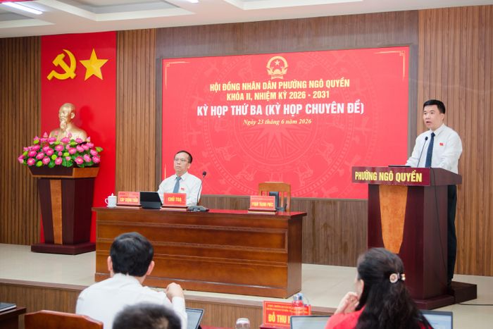 Phó Chủ tịch HĐND Phường Ngô Quyền Phạm Thanh Phúc phát biểu tại kỳ họp