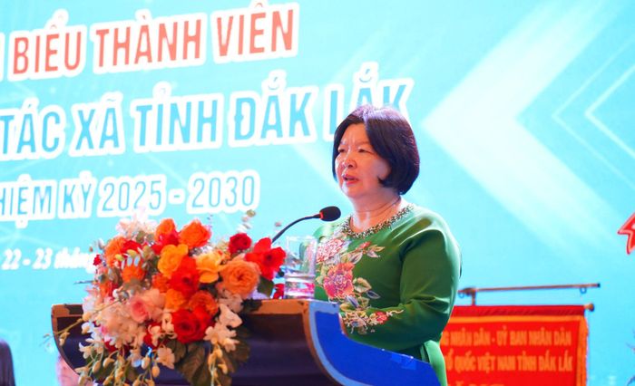 Chủ tịch Liên minh Hợp tác xã Việt Nam Cao Xuân Thu Vân phát biểu tại đại hội.