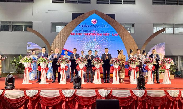 Hội chợ Thương mại Việt - Lào năm 2025 đã thu hút 120 gian hàng của Việt Nam. Ảnh: Cục Xúc tiến thương mại