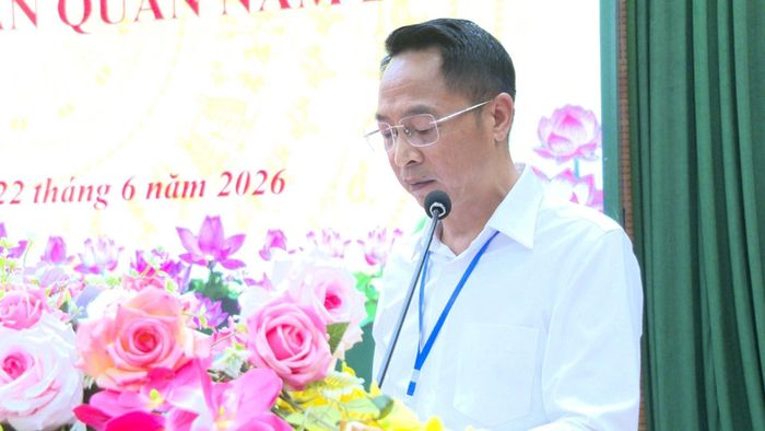 Đồng chí Đoàn Xuân Ngọc, Phó Bí thư Đảng ủy, Chủ tịch UBND xã, Chủ tịch Hội đồng Nghĩa vụ quân sự xã phát biểu tại lễ khai mạc.