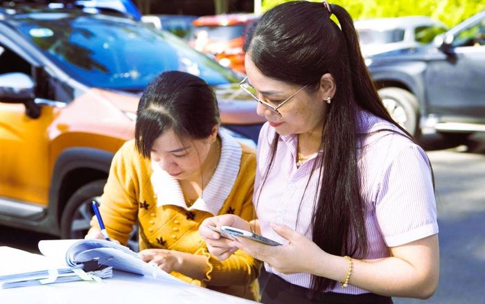 Người dân đã và đang hưởng lợi những tiện ích từ ngân hàng số.