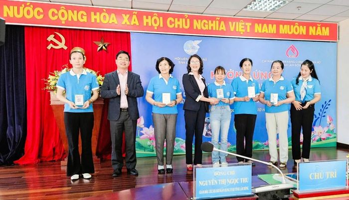 NHCSXH chi nhánh tỉnh Lâm Đồng phối hợp với các tổ chức nhận ủy thác triển khai thanh toán không dùng tiền mặt trên ứng dụng ngân hàng điện tử VBSP SmartBanking.