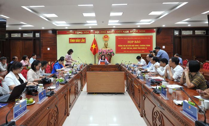 Quang cảnh buổi họp báo.