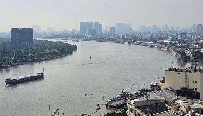 Sông Sài Gòn đang đối mặt với nguy cơ ô nhiễm do xả thải.