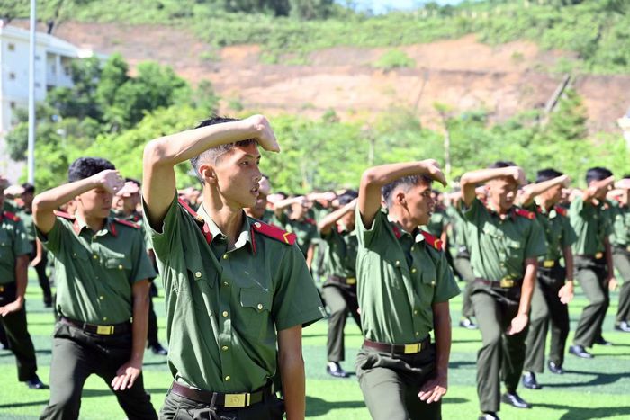 Kết thúc khóa huấn luyện, 99,8% chiến sĩ hoàn thành chương trình, trong đó gần 50% đạt loại khá, giỏi.