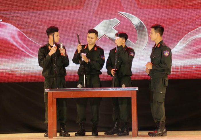 Một phần thi mang đậm dấu ấn của lực lượng Cảnh sát cơ động.