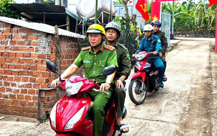 Lực lượng Công an ở cơ sở gần dân, sát dân để hoàn thành nhiệm vụ.
