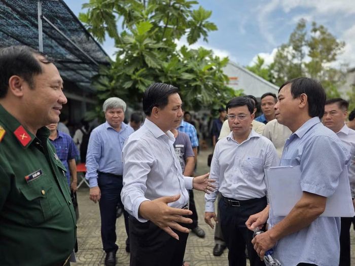 Với trách nhiệm là người đứng đầu tỉnh, đồng chí Trần Văn Lâu, Bí thư Tỉnh ủy cảm ơn những ý kiến trách nhiệm của người dân.
