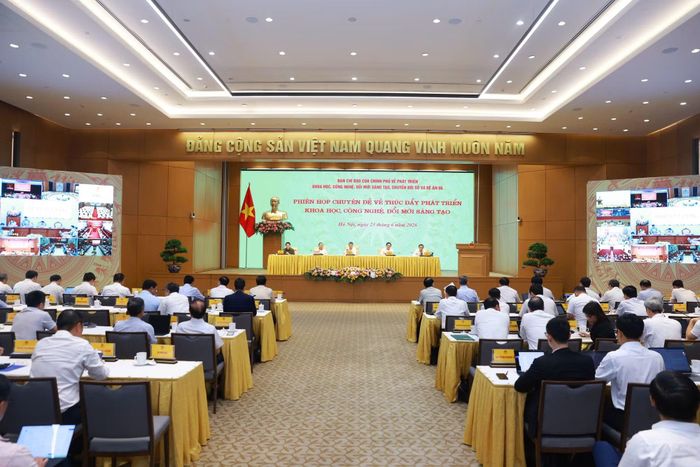 Các đại biểu tại phiên họp.