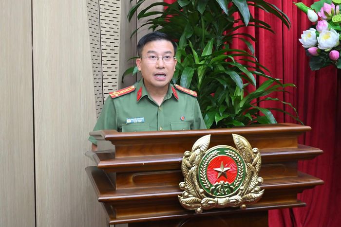 Đại tá, TS Nguyễn Anh Tuấn, Phó Cục trưởng Cục Đào tạo trình bày báo cáo tại buổi làm việc.