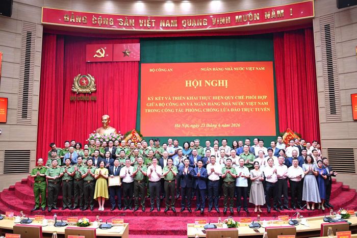 Bộ trưởng Lương Tam Quang cùng các đại biểu tham dự hội nghị.