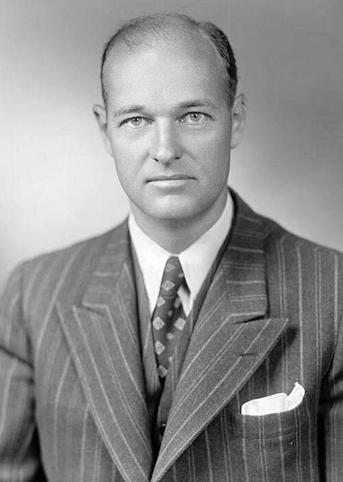  Đại sứ Hoa Kỳ tại Liên Xô George Kennan (năm 1952) 