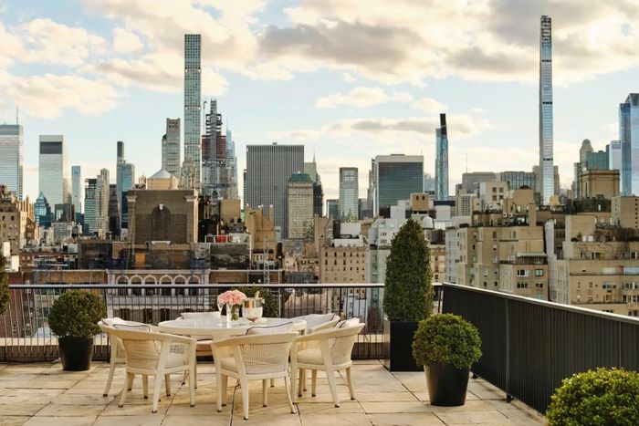 View ngắm thành phố New York từ trên cao ở khách sạn hạng sang The Mark Hotel