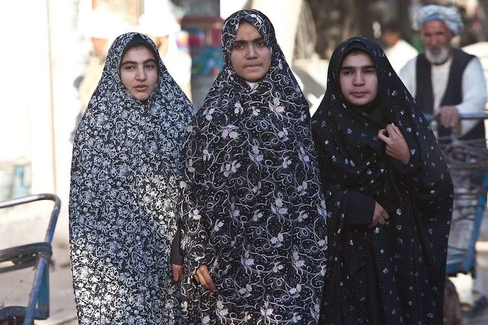 Những phụ nữ trẻ Afghanistan ở thành phố Herat