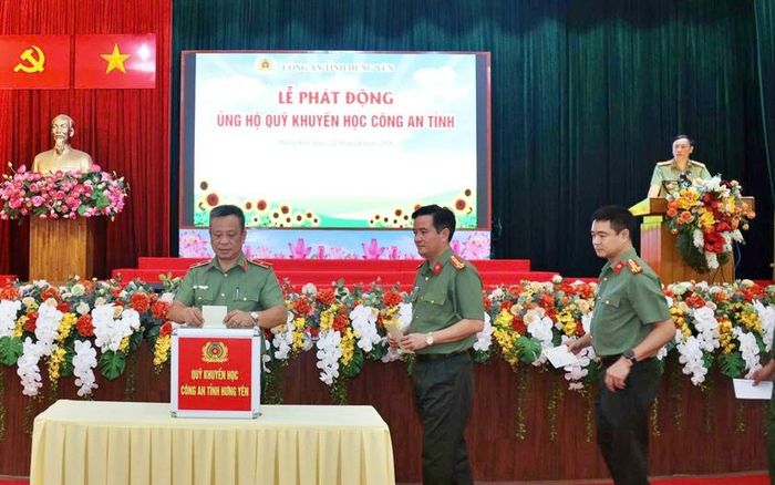 Lễ phát động ủng hộ quỹ khuyến học Công an tỉnh Hưng Yên.