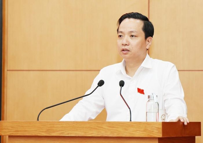 Đồng chí Lê Hải Hòa, Phó Bí thư Tỉnh ủy, Chủ tịch UBND tỉnh phát biểu tại phiên chất vấn.