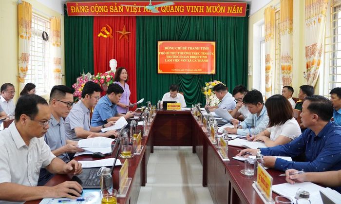 Đoàn công tác làm việc tại xã Ca Thành.