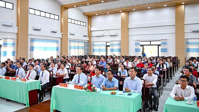  Đại biểu và thí sinh tham dự hội thi tại điểm thi Trường Chính trị tỉnh, phường Bạc Liêu.