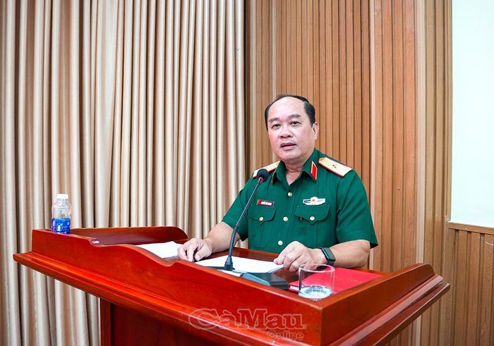  Thiếu tướng Nguyễn Văn Ngành, Ủy viên Ban Thường vụ Tỉnh ủy, Chỉ huy trưởng Bộ Chỉ huy Quân sự tỉnh phát biểu chỉ đạo tại hội nghị.