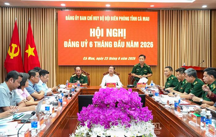  Đại tá Phạm Minh Giang, Bí thư Đảng ủy, Chính ủy BĐBP tỉnh phát biểu tại hội nghị.