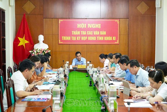 Đại biểu tham dự hội nghị thẩm tra của Ban Pháp chế.