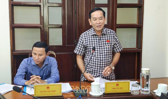 Phó Trưởng ban Pháp chế HĐND tỉnh Trần Văn Hòa đề nghị bổ sung vào dự thảo báo cáo cải cách hành chính các lĩnh vực như cải cách thể chế, tổ chức bộ máy, công vụ.