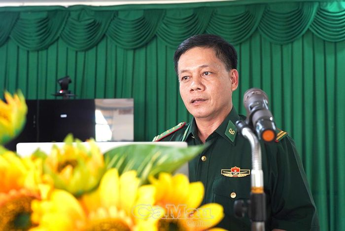 Thượng tá Nguyễn Văn Hệ, Phó Trưởng phòng Nghiệp vụ, Bộ đội Biên phòng, tuyên truyền về công tác phòng, chống ma túy tại khu vực biên giới biển.