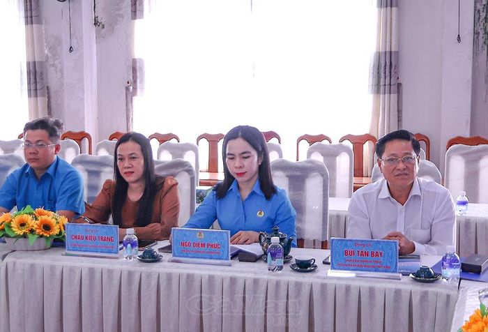 Đại biểu tham dự hội nghị.