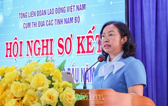 Đồng chí Thái Thu Xương, Phó Chủ tịch Tổng LĐLĐ Việt Nam, ghi nhận và đánh giá cao những kết quả đạt được của các đơn vị trong Cụm thi đua Nam Bộ.
