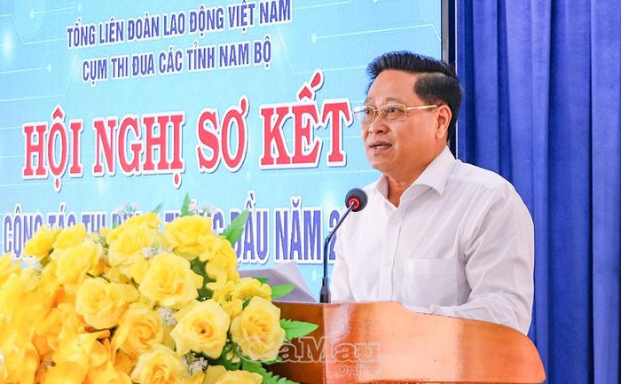 Phó Chủ tịch HĐND tỉnh Cà Mau Bùi Tấn Bảy phát biểu tại hội nghị, mong muốn tiếp tục nhận được sự quan tâm, phối hợp và đồng hành của Tổng Liên đoàn Lao động Việt Nam cùng các đơn vị trong thời gian tới.